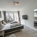 Fuer 3 Gaeste Mit Kostenlosen Parkplaetzen Und Lift Apartment Hannover