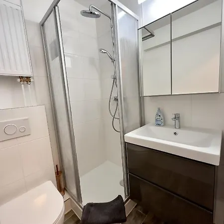 Fuer 3 Gaeste Mit Kostenlosen Parkplaetzen Und Lift Lejlighed *